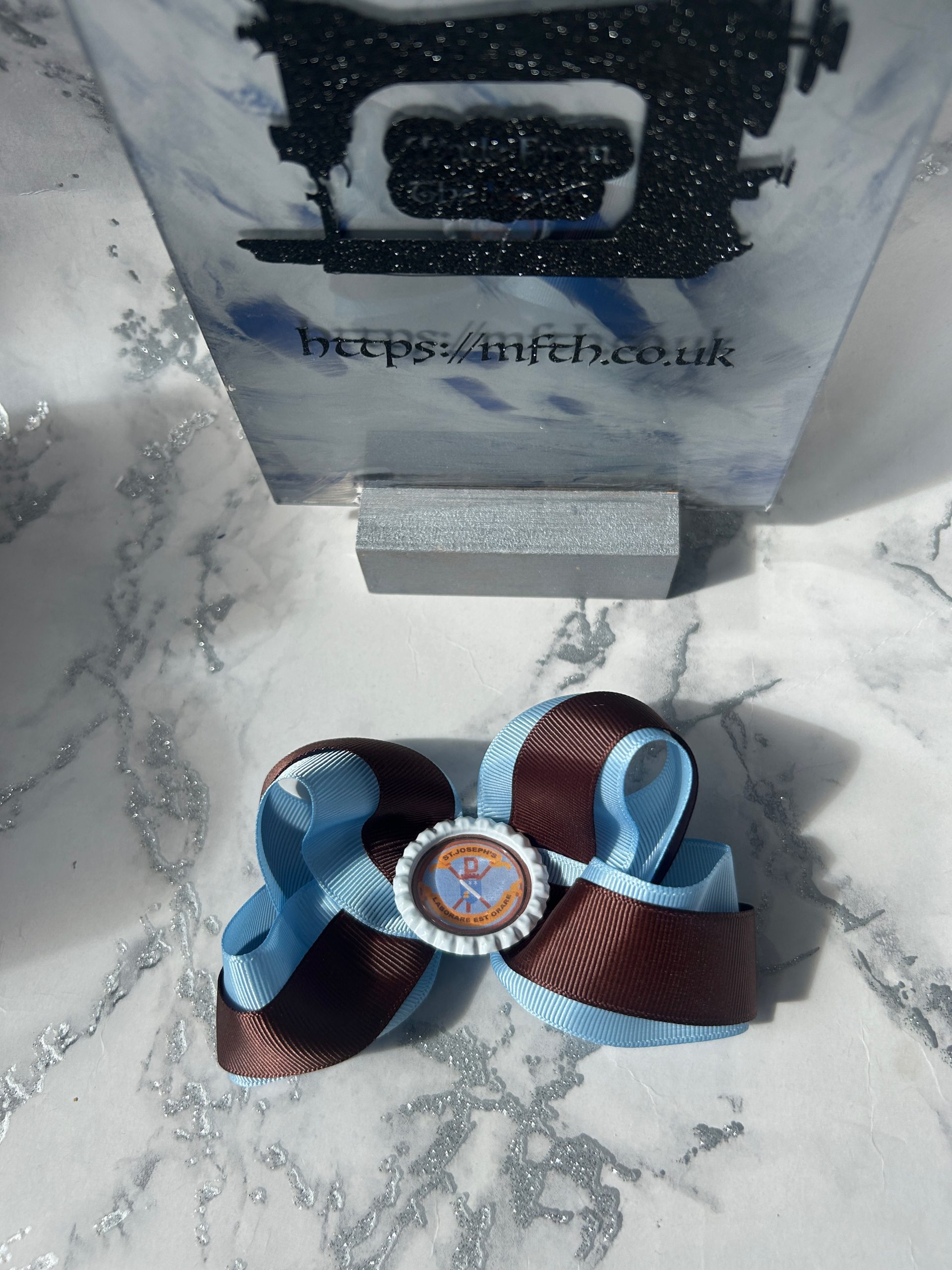 School bow with cap two toned ribbon on an alligator clasp